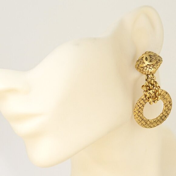 CHANEL CC Logos Hoop Rhombus Mesh Chain Earrings Gold Tone - Picture 1 of 6